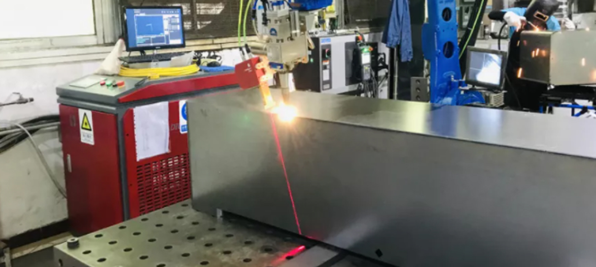 不銹鋼薄板智能焊接新方案，英萊激光視覺焊縫跟蹤系統(tǒng)顯身手！